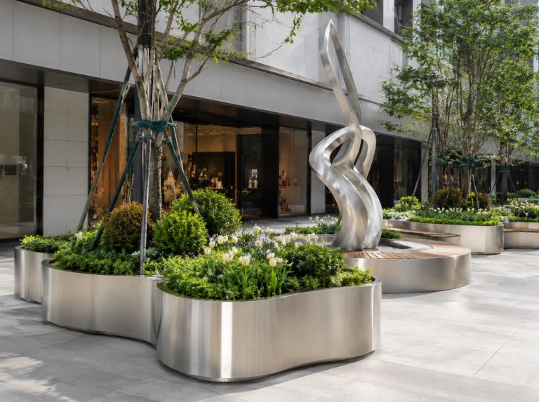 丽江不锈钢景观雕塑与金属花箱